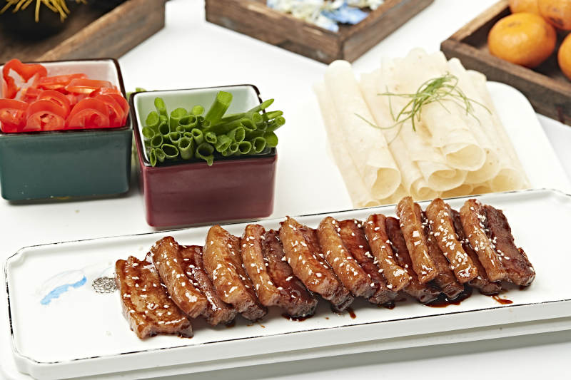 甜蜜先卤后炸五花肉配卷饼图片