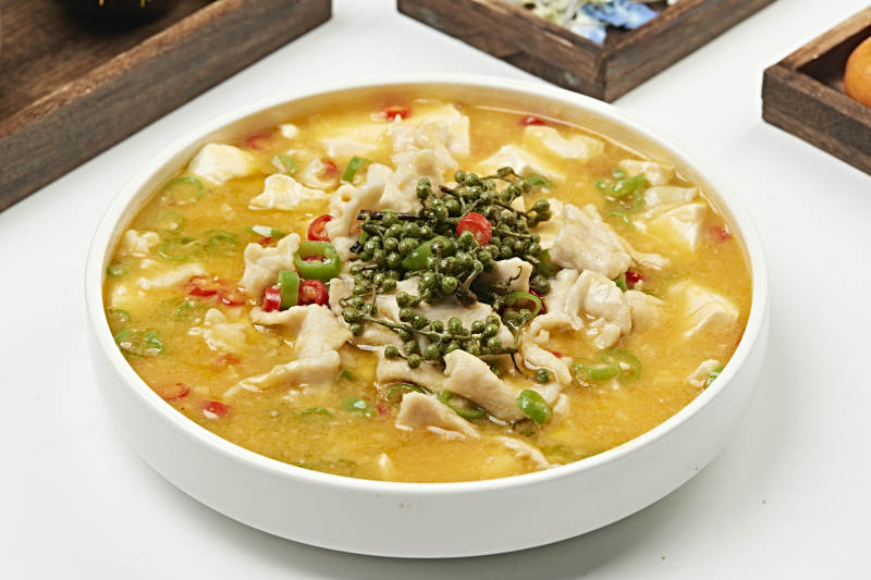 藤椒麻辣酸汤里脊肉片藤椒水煮肉片图片