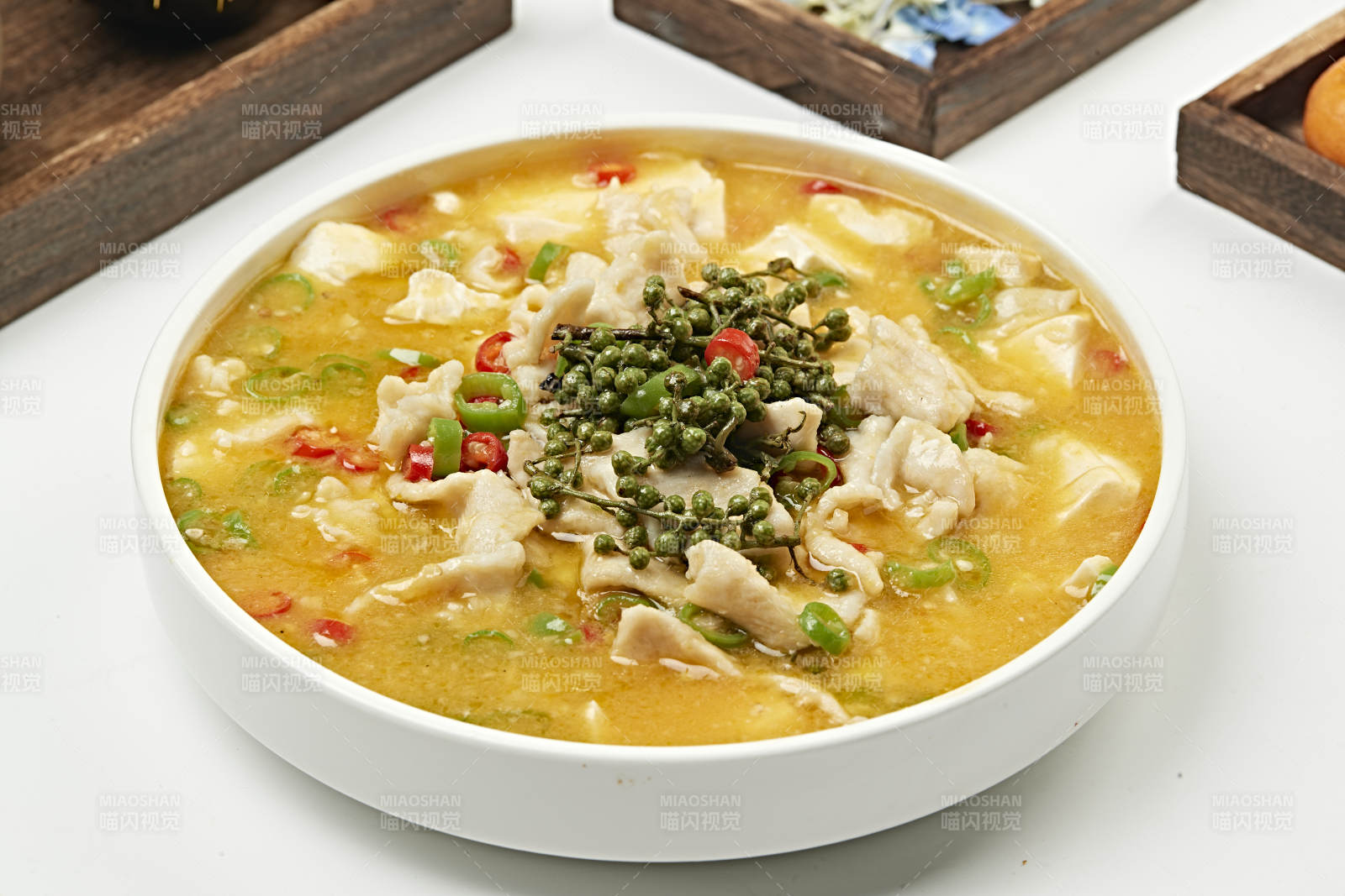 藤椒麻辣酸汤里脊肉片藤椒水煮肉片图片