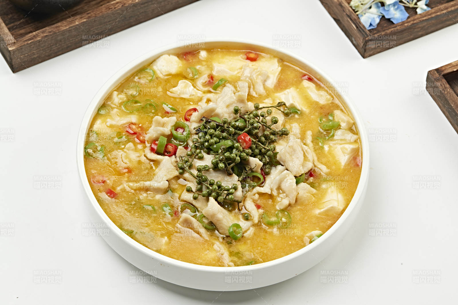 藤椒麻辣酸汤里脊肉片藤椒水煮肉片图片