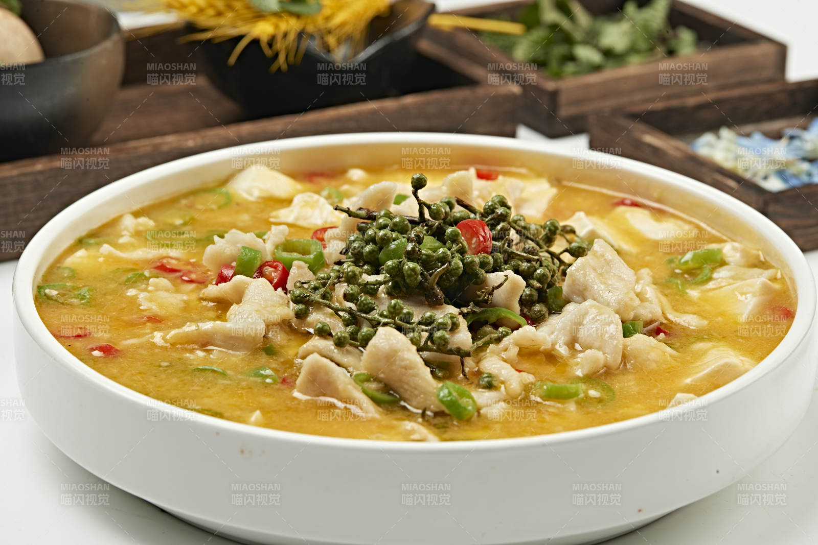 藤椒麻辣酸汤里脊肉片藤椒水煮肉片图片