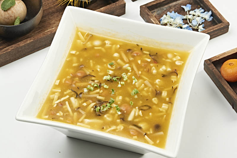 酸辣杂菌豆腐牛骨髓汤图片