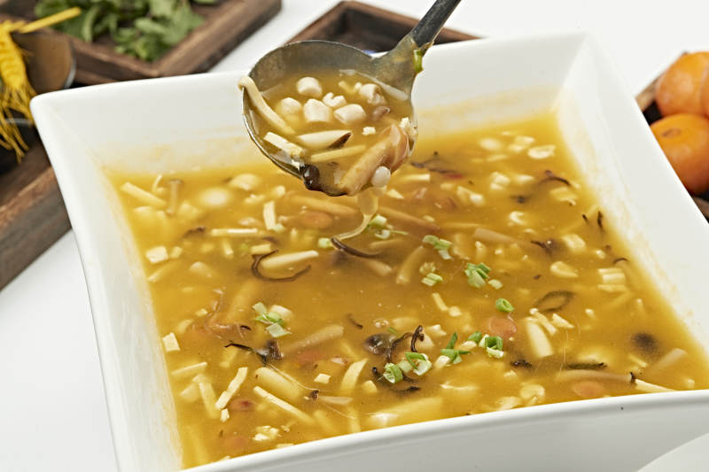 酸辣杂菌豆腐牛骨髓汤图片