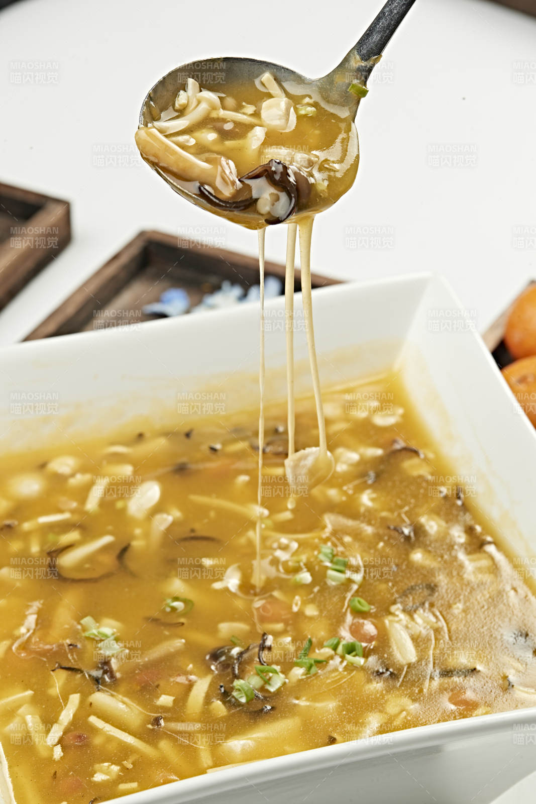 酸辣杂菌豆腐牛骨髓汤图片