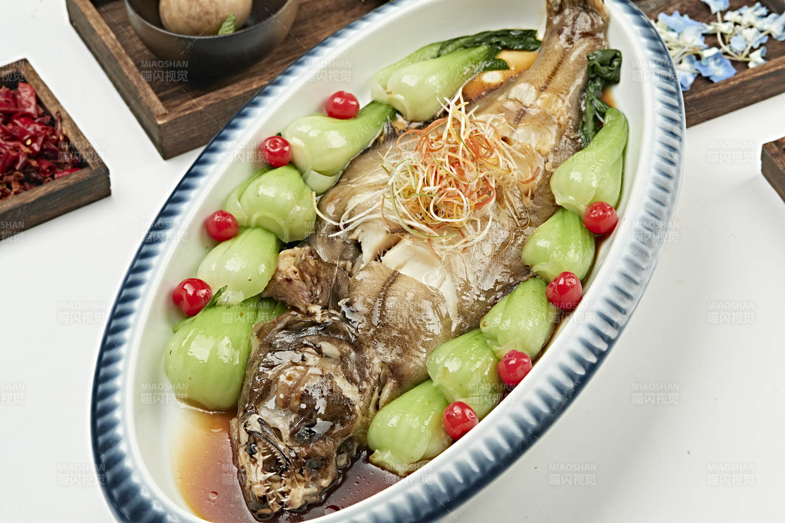 清蒸浇汁鲽鱼图片