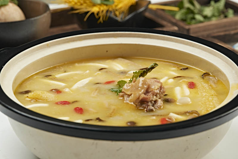 浓汤竹荪杂菌炖柴鸡块图片