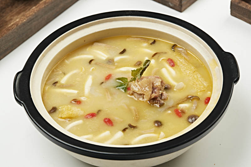 浓汤竹荪杂菌炖柴鸡块图片