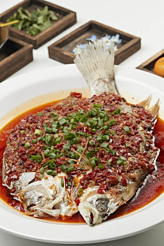 湘味剁椒蒸海鲈鱼图片