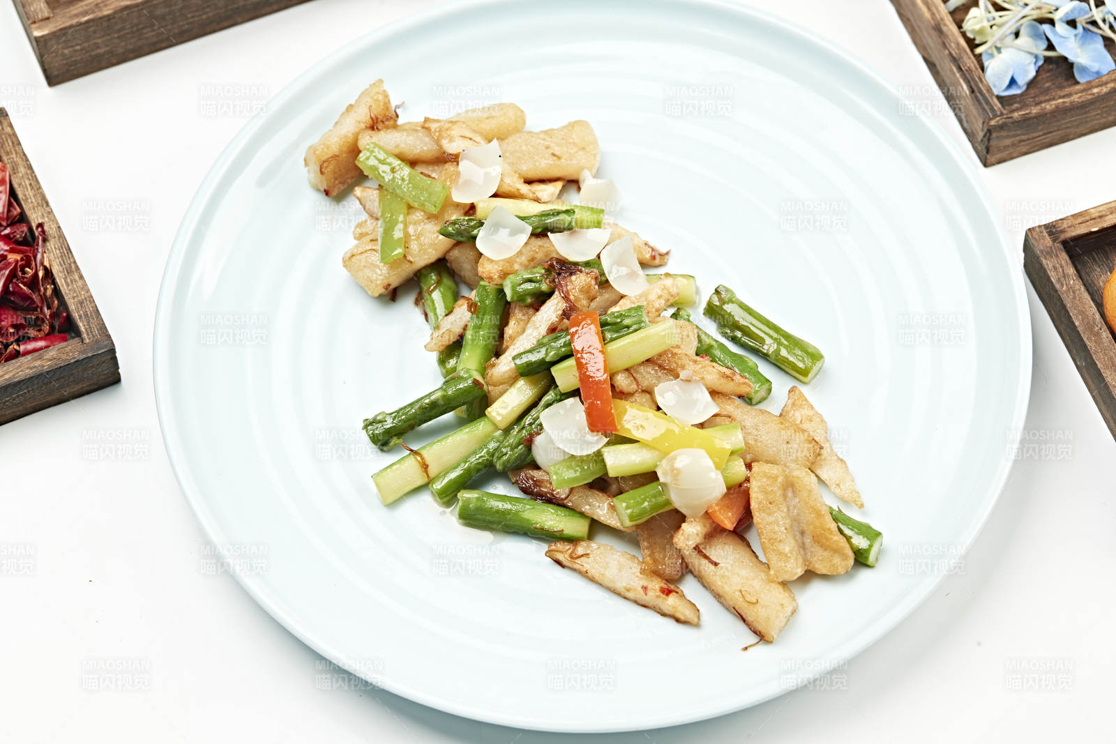 粤式小炒芦笋百合彩椒炒龙利鱼图片