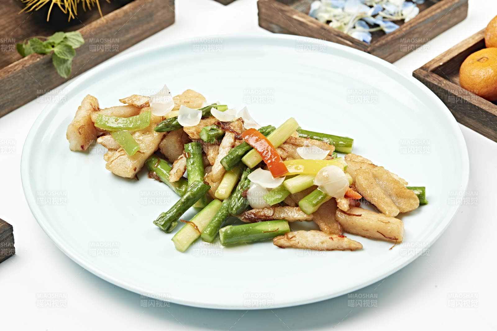 粤式小炒芦笋百合彩椒炒龙利鱼图片