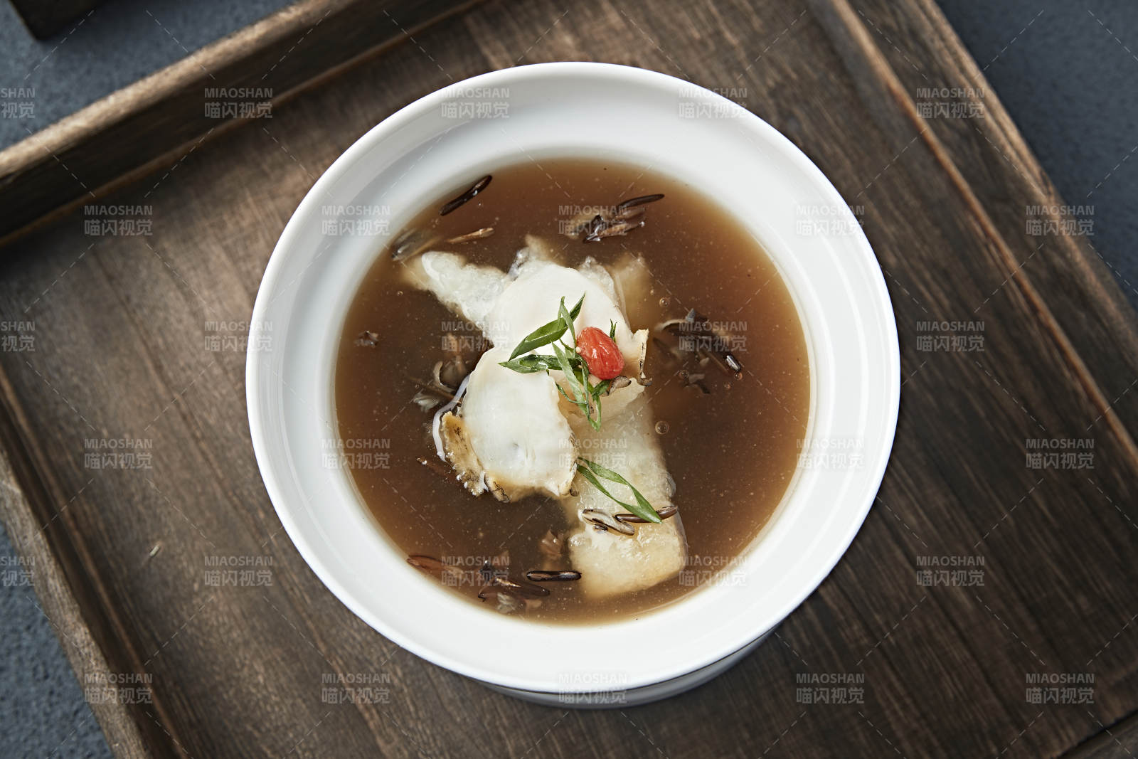 浓汤滋补竹荪炖鲍鱼图片