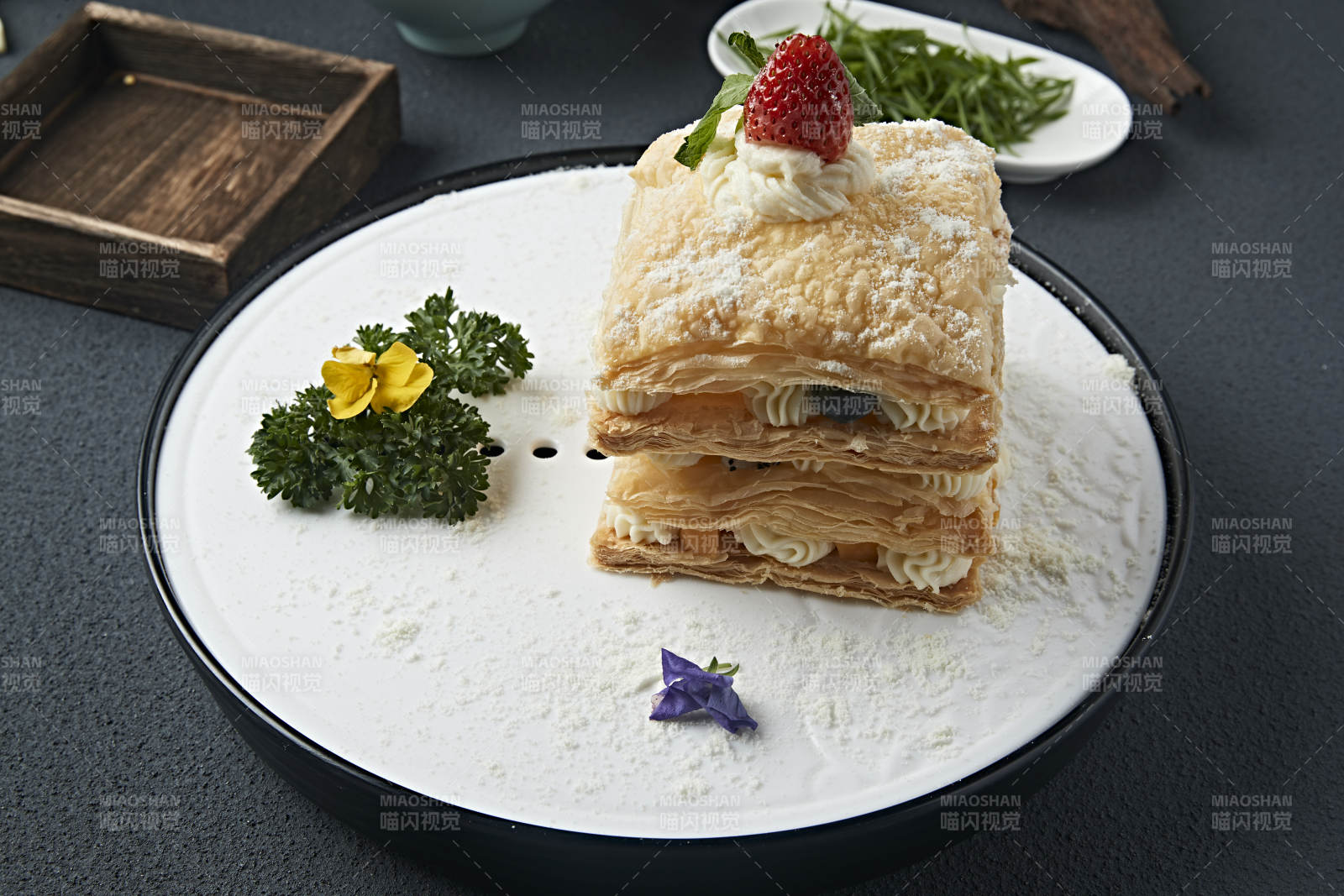 自制糖霜千层奶油酥皮拿破仑蛋糕图片