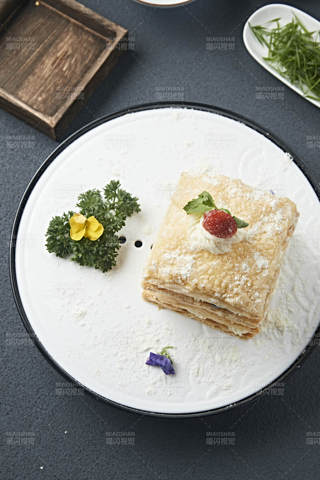 自制糖霜千层奶油酥皮拿破仑蛋糕图片