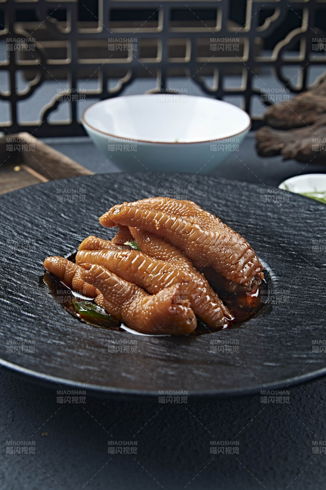 红油酸辣鸡脚图片