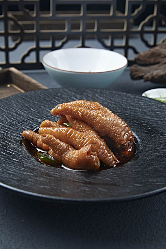 红油酸辣鸡脚图片