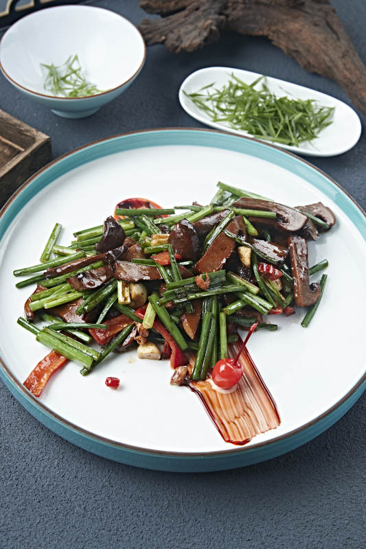 蒜香爆炒牛肝菌图片