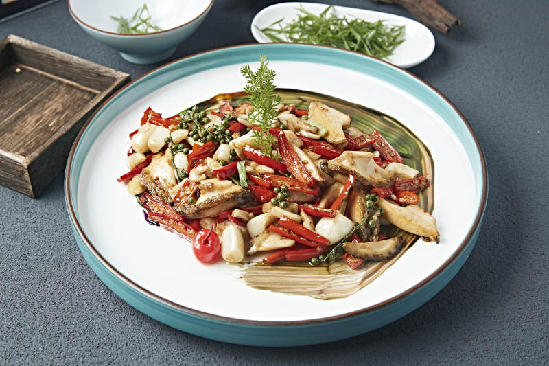 椒麻蒜香米椒炒鲜鲍鱼图片