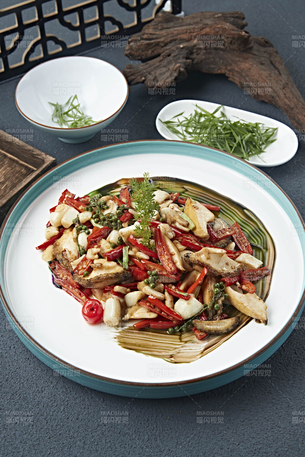 椒麻蒜香米椒炒鲜鲍鱼图片