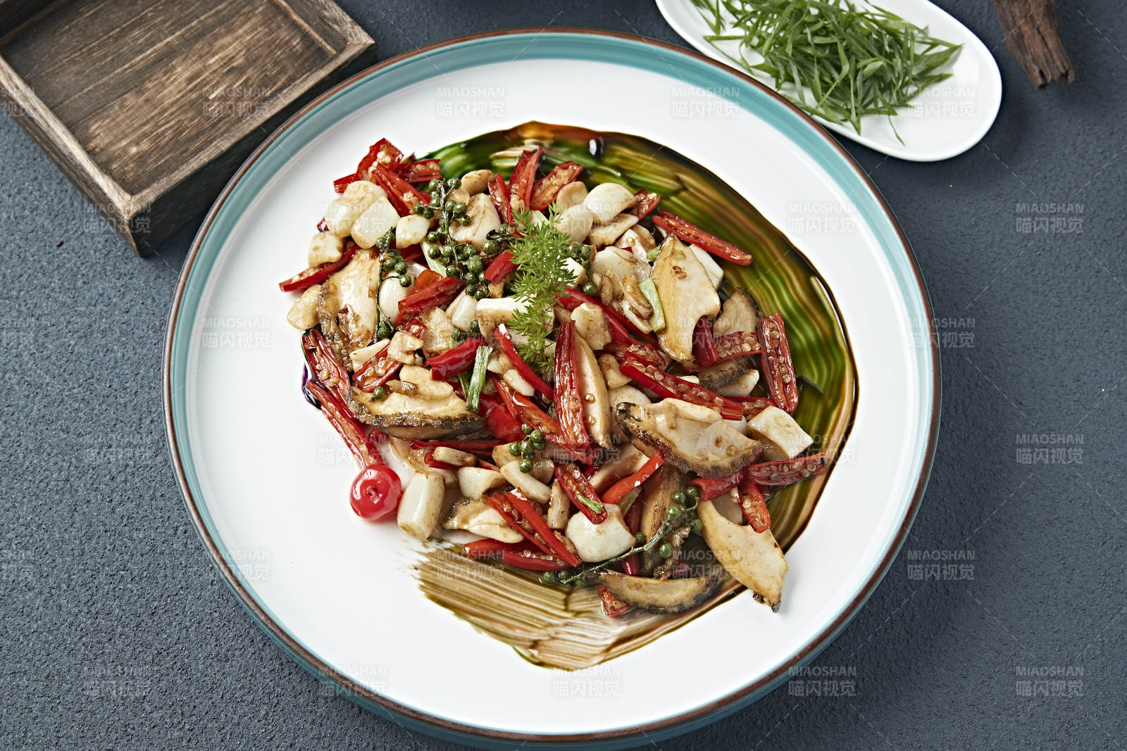 椒麻蒜香米椒炒鲜鲍鱼图片