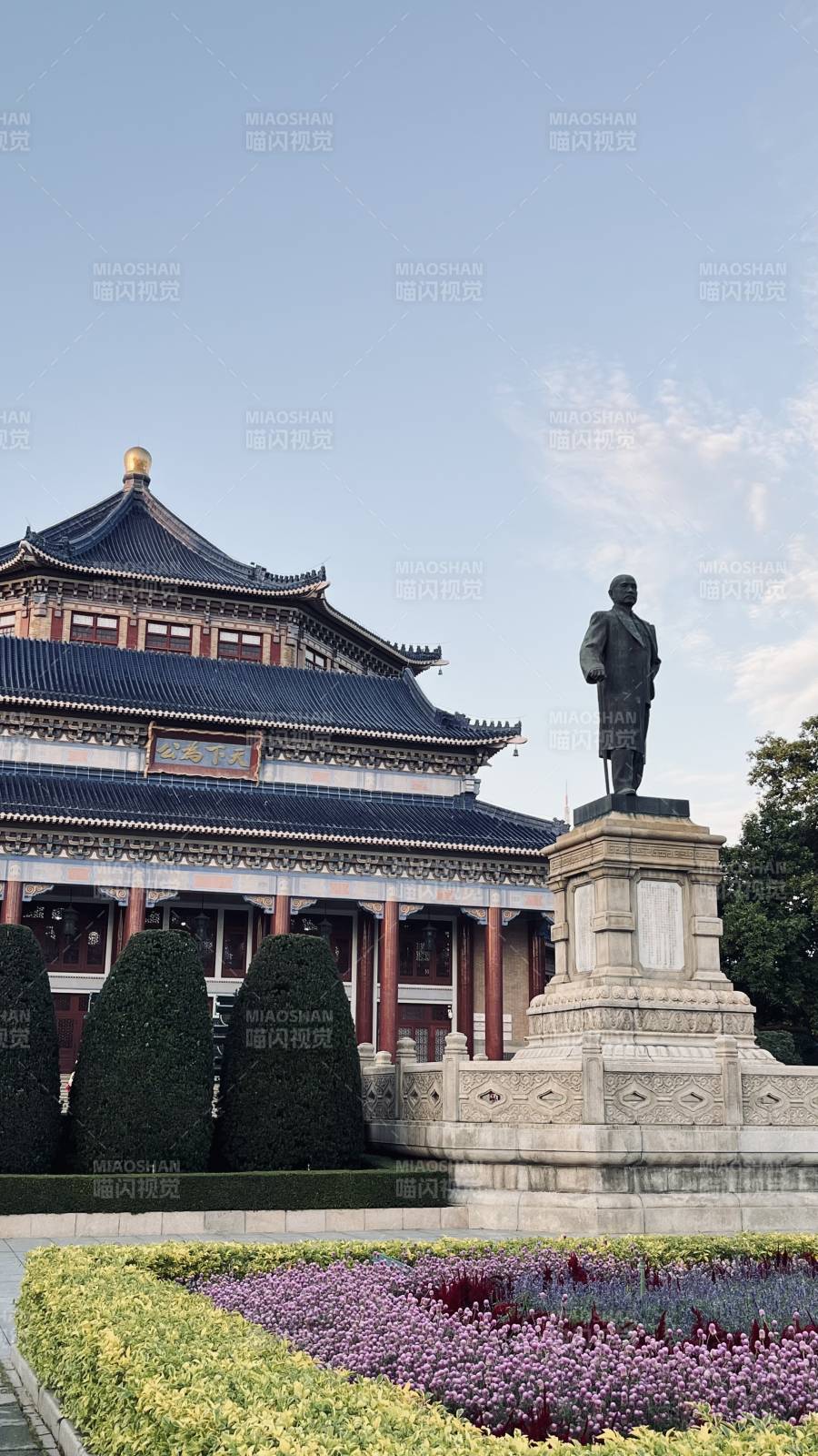 广州中山纪念堂前雕像图片