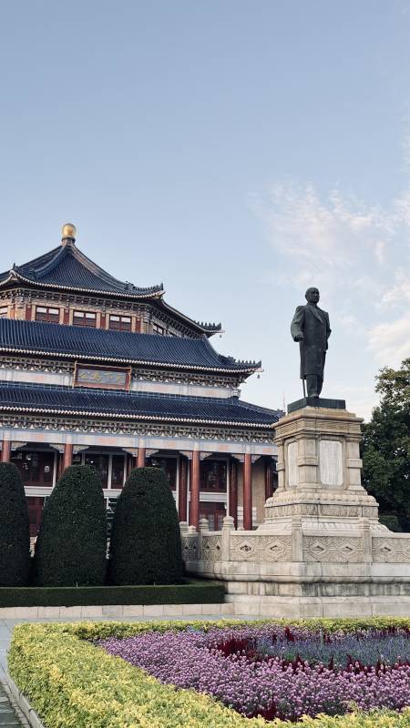 广州中山纪念堂前雕像图片