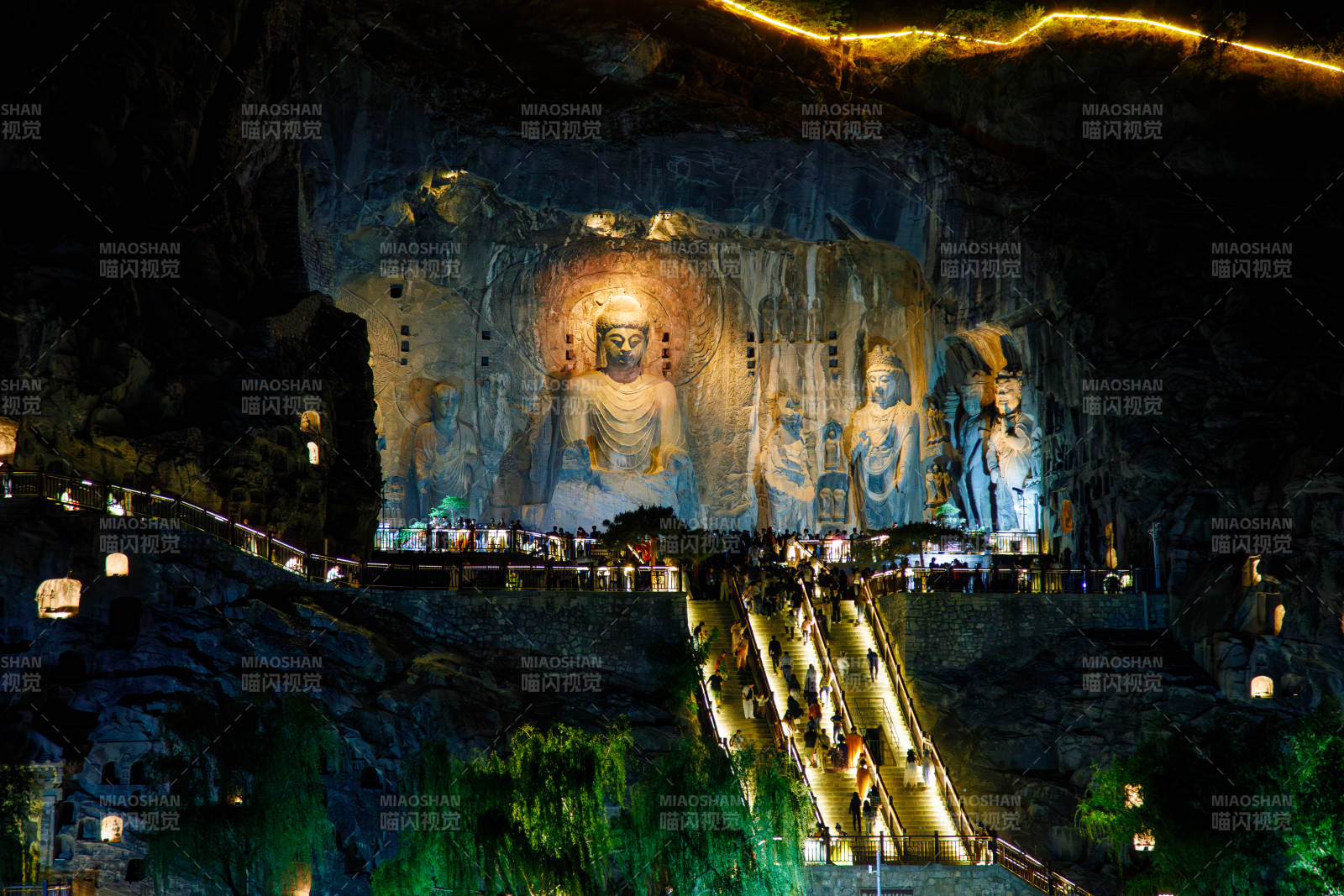 洛阳市龙门石窟卢舍那大佛夜景图片