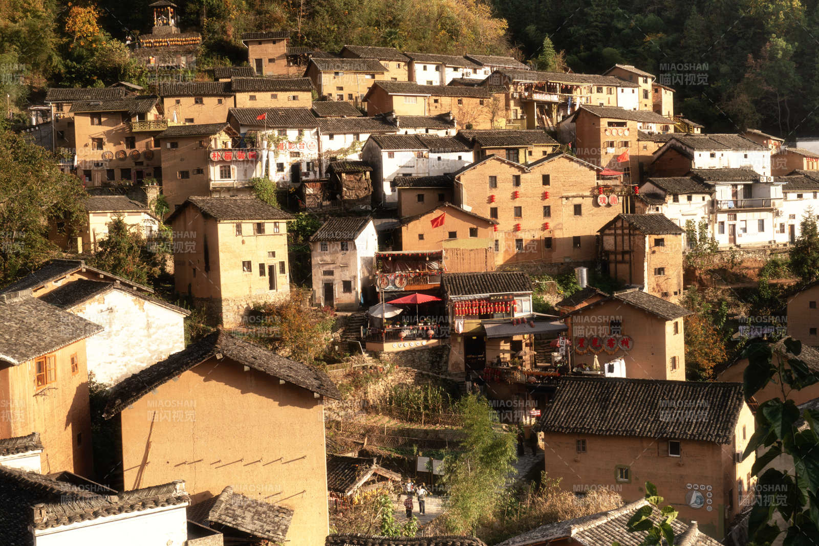 山间古村落图片