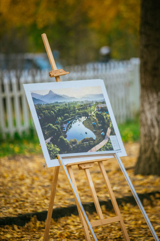 秋日画架风景图图片