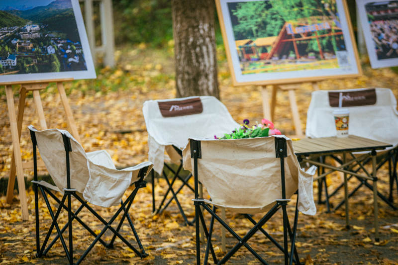 秋日画展静谧一角图片