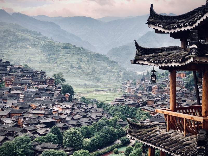 贵州千户苗寨 山间古寨晨景图片