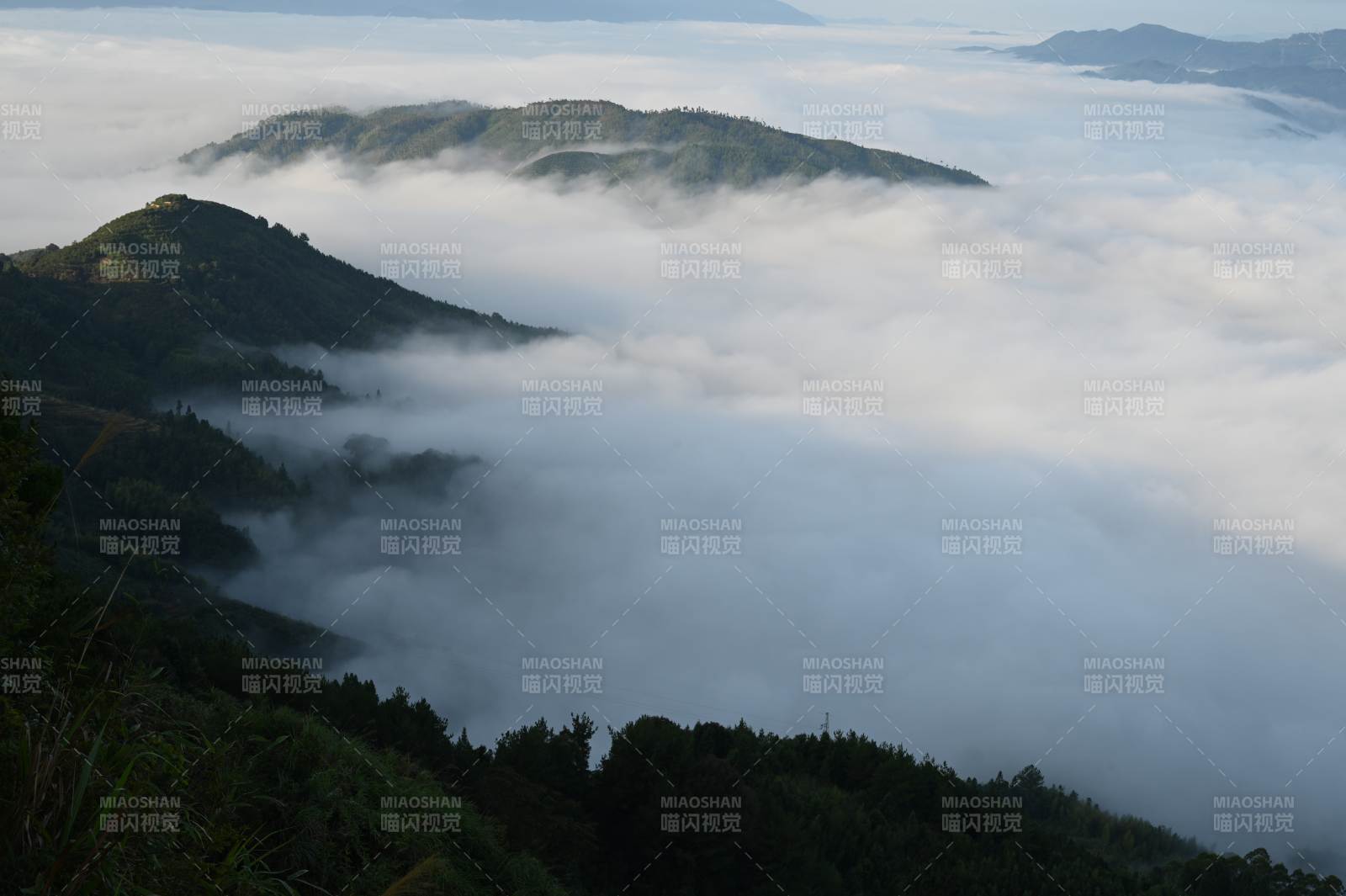 福建永泰仙妈殿云海缭绕山间图片