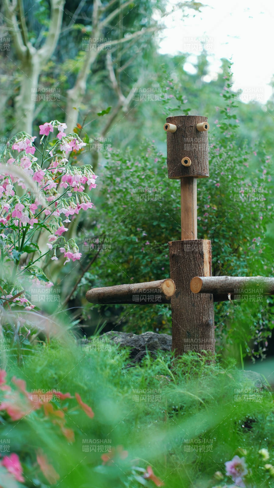 木雕花园雕塑图片