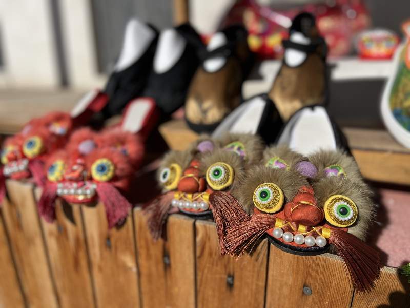 传统布艺鞋饰图片