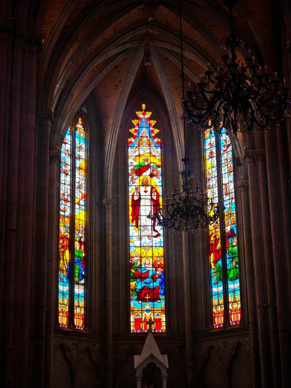 彩窗教堂光影图片