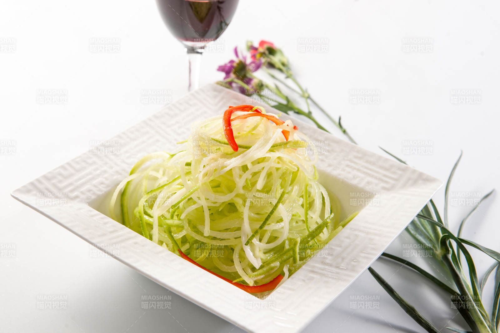 凉菜捞汁木耳图片