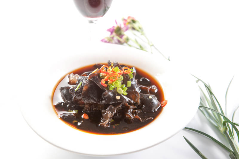 鲜豆苗拌桃仁图片