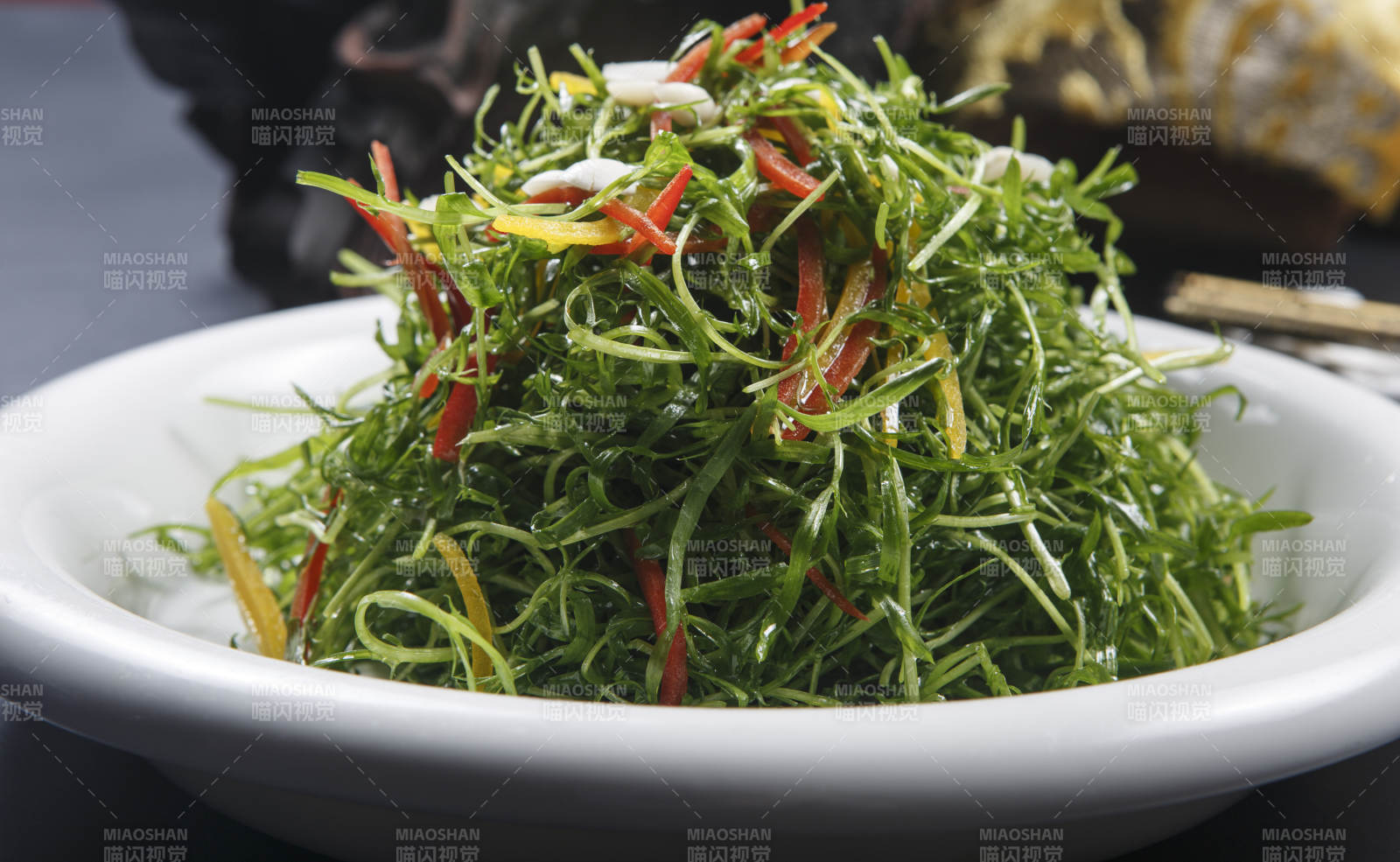 凉拌海鲜云松苗图片