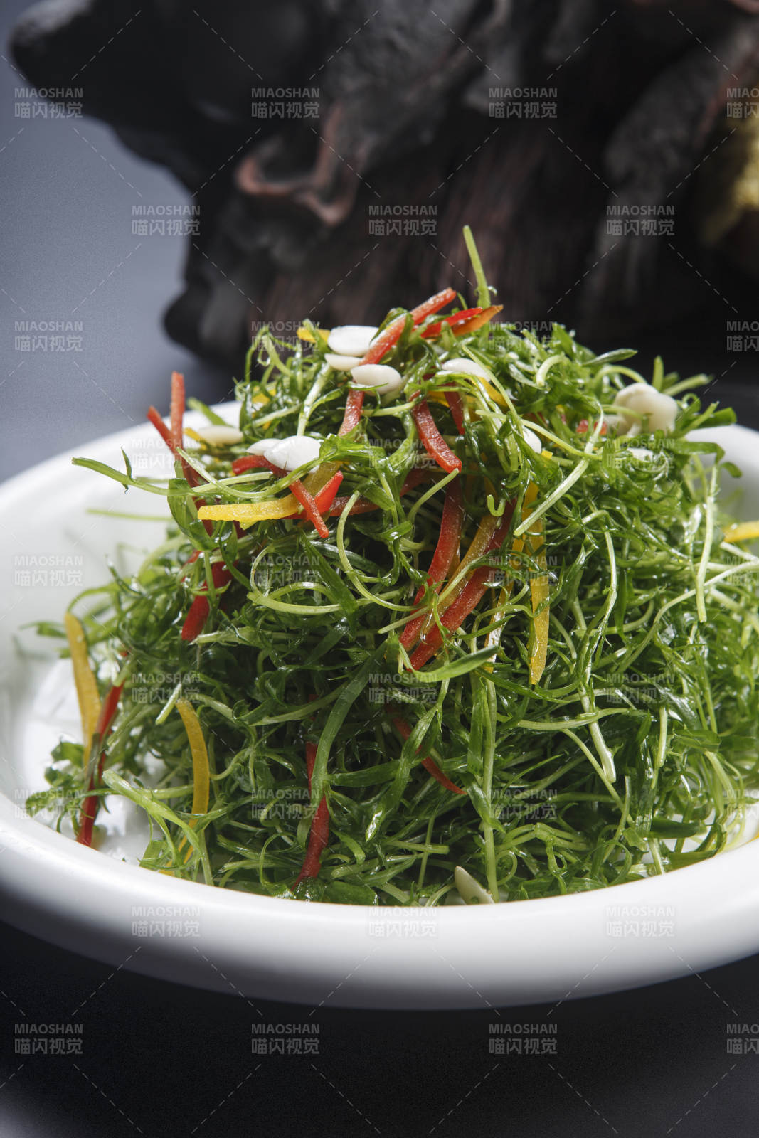 凉拌海鲜云松苗图片