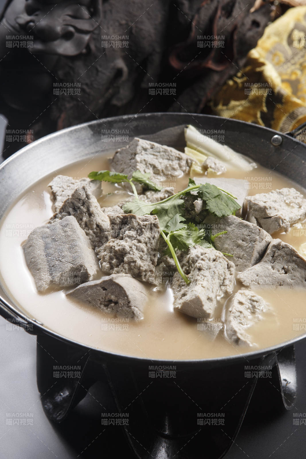 锅仔农家炖黑豆腐图片