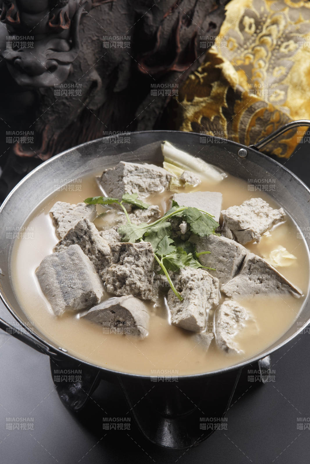 锅仔农家炖黑豆腐图片