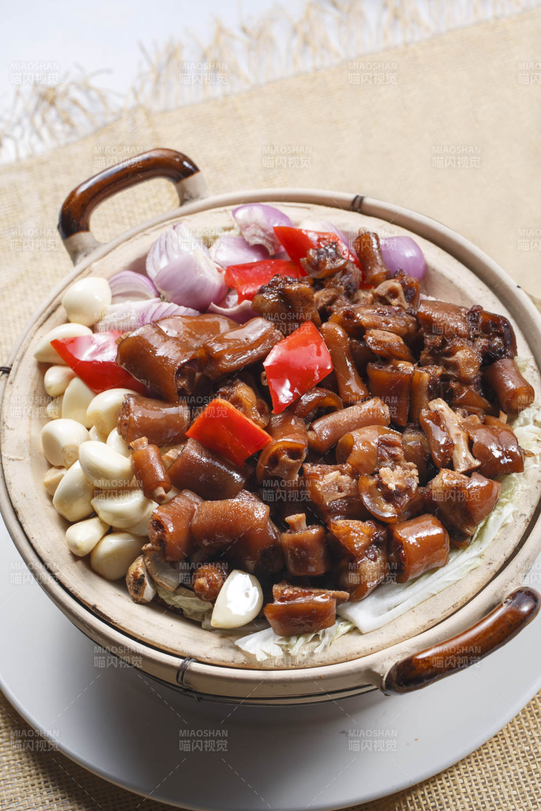砂锅蒜子生啫猪尾煲图片