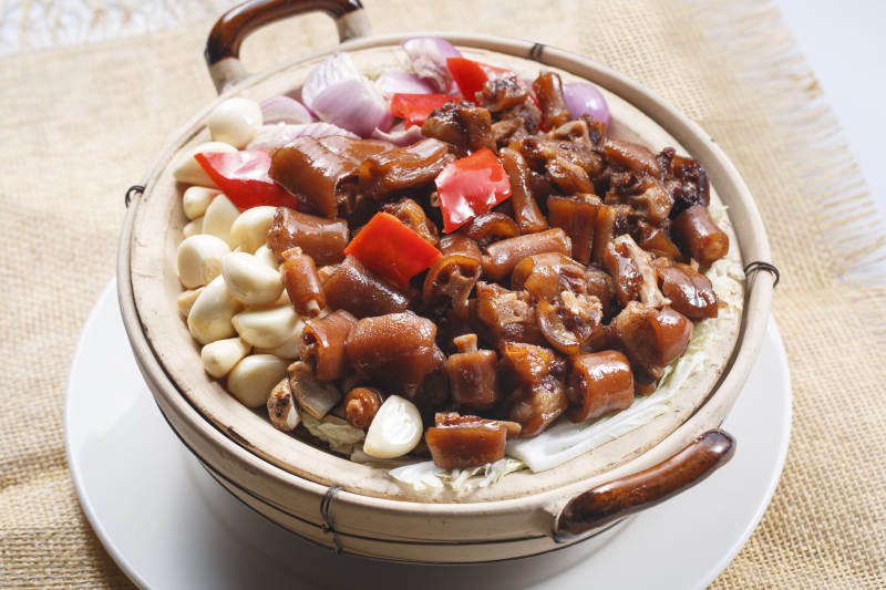 砂锅蒜子生啫猪尾煲图片