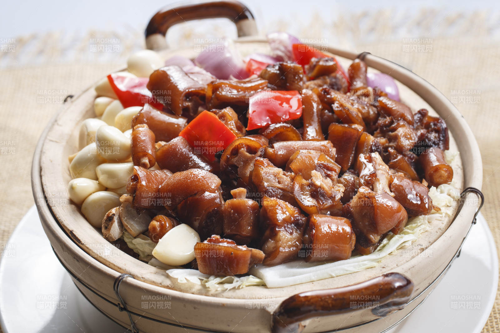 砂锅蒜子生啫猪尾煲图片