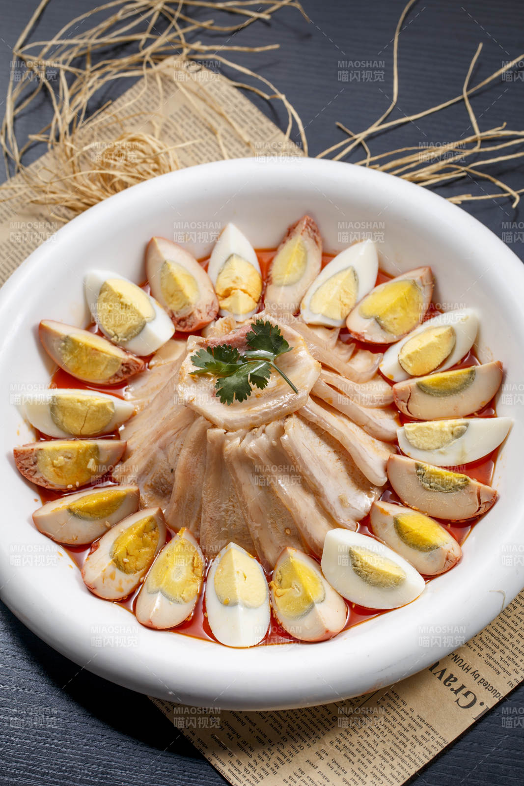 红油汆白肉配水煮蛋图片