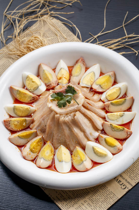 红油汆白肉配水煮蛋图片