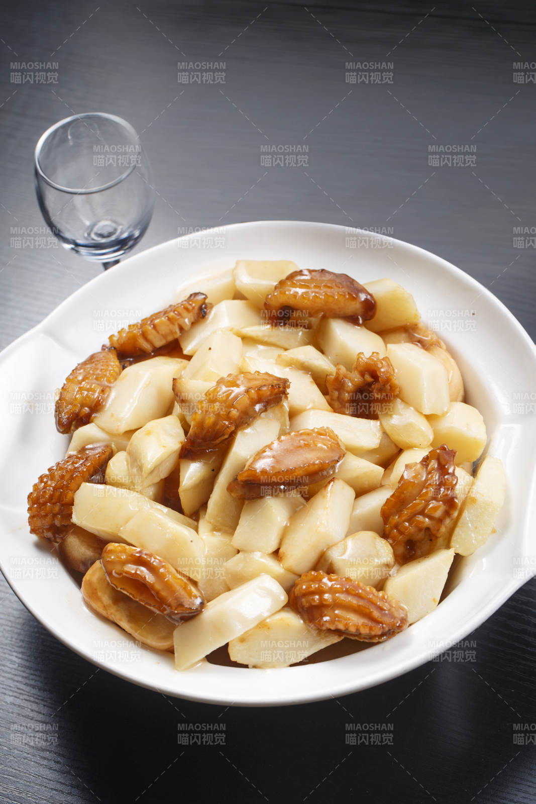 土豆炖鲍鱼图片