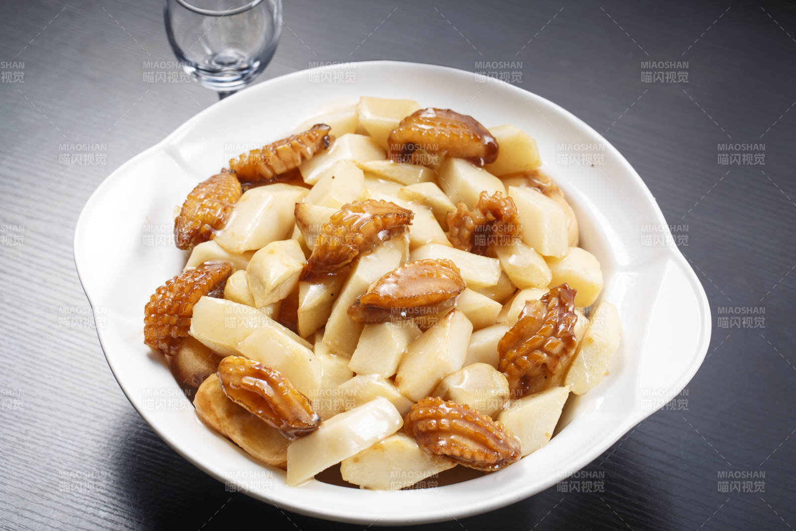 生啫荔浦芋头土鸡煲图片