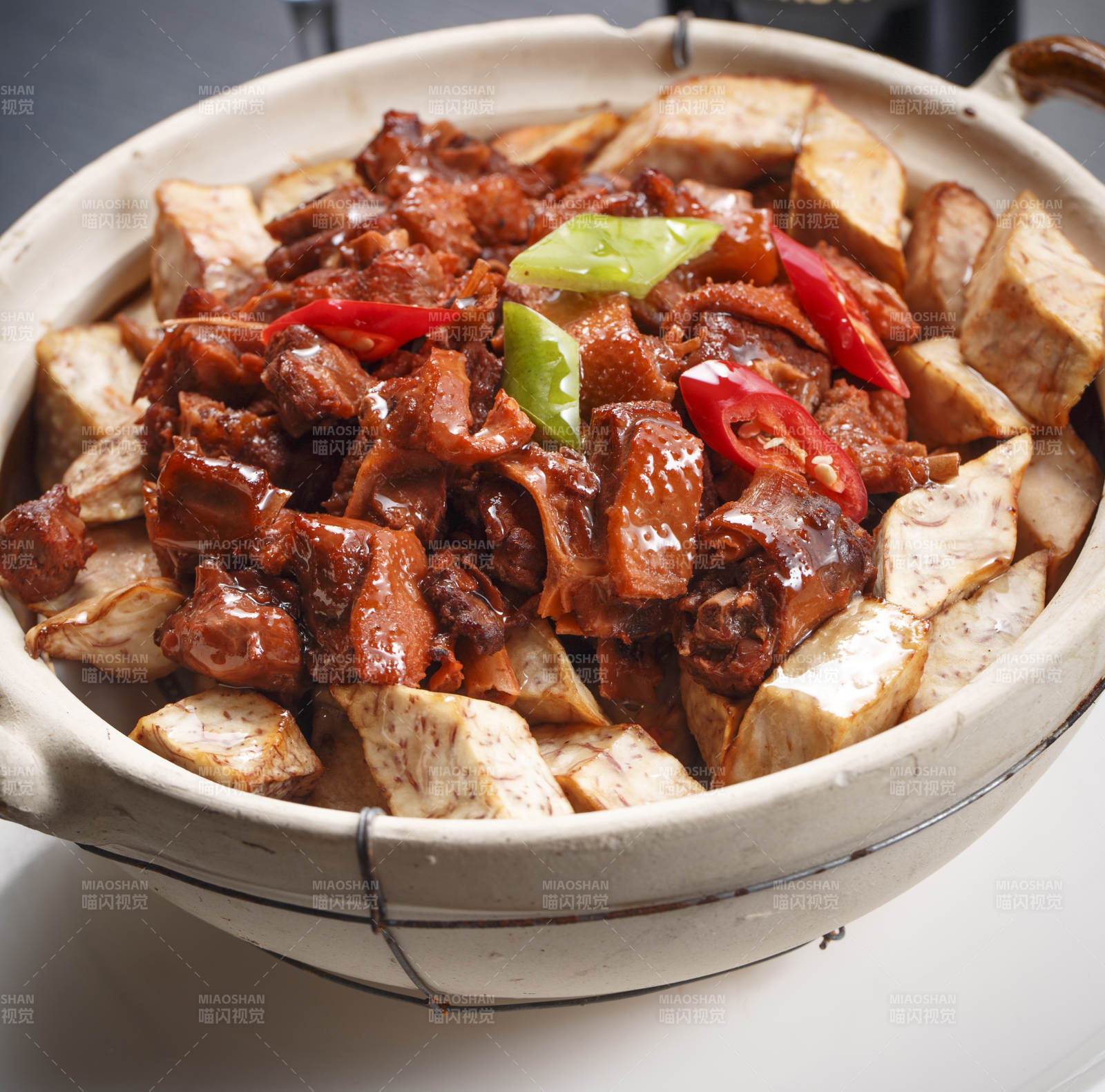 生啫荔浦芋头土鸡煲图片