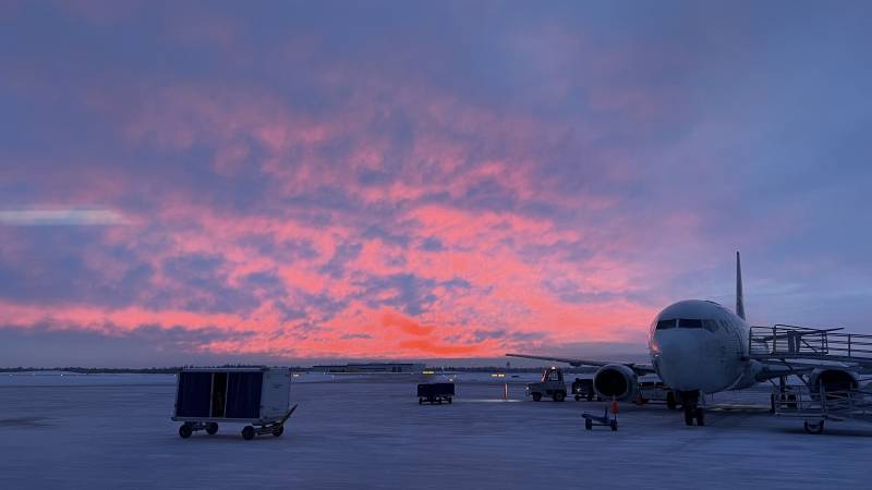 暮色机场静谧时图片