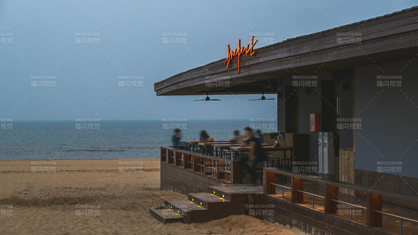 阿那亚海边酒吧夜景图片